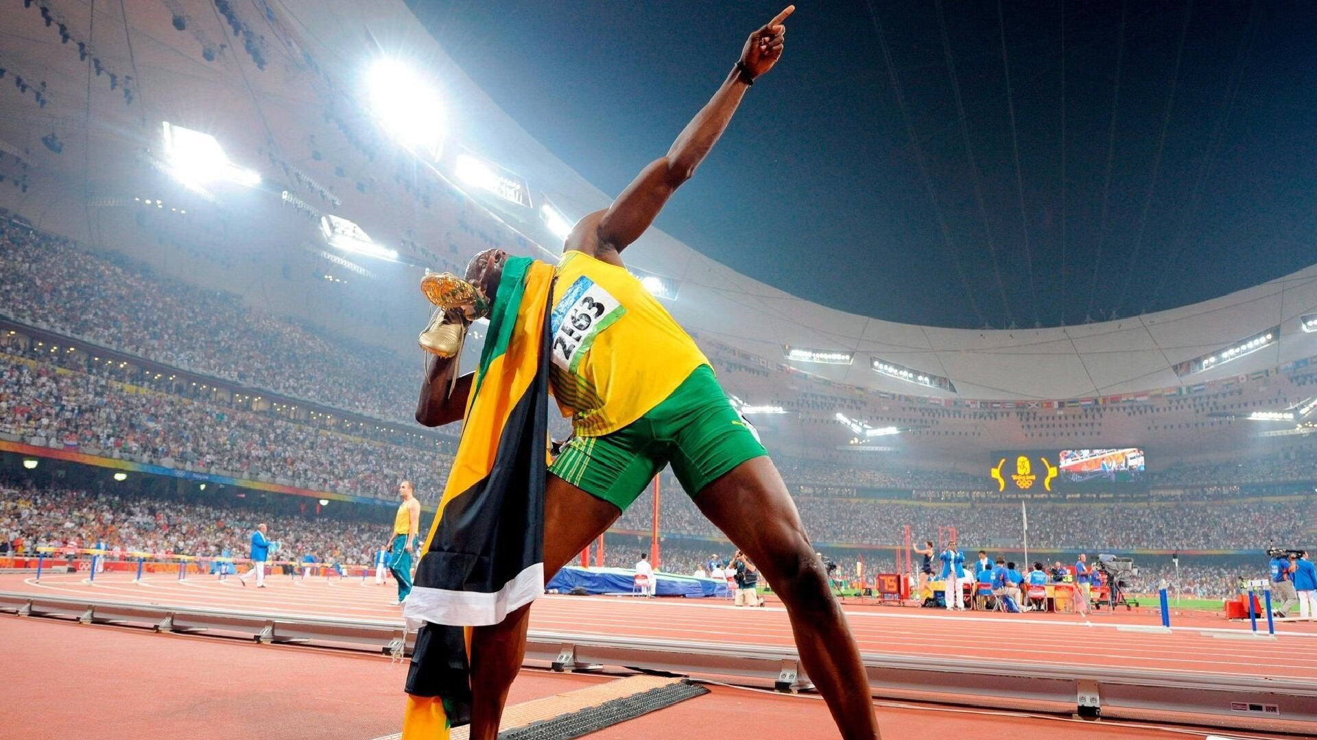 赛道上的王者，当詹姆斯在F1年度争冠战上演掘金式接管