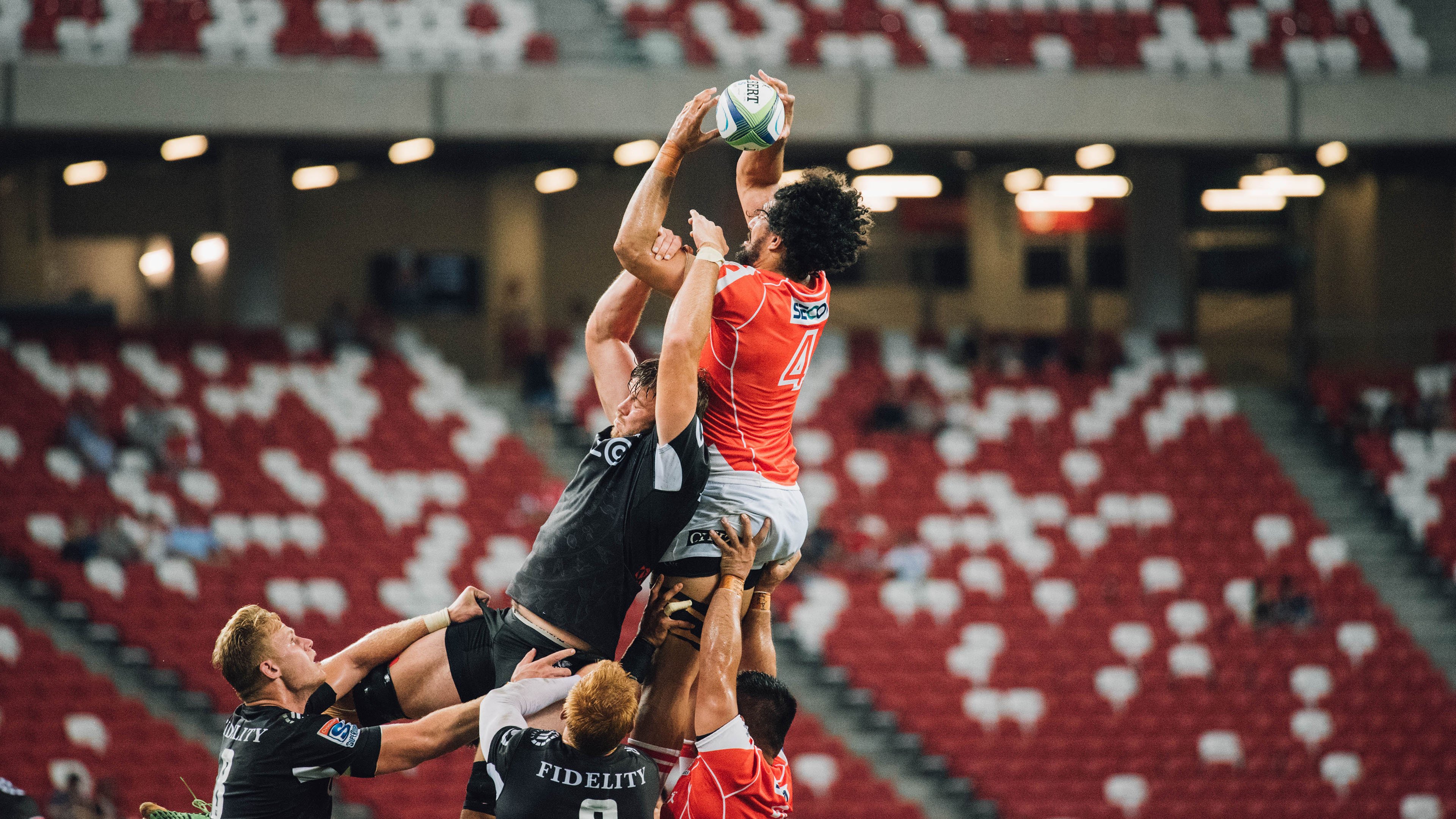 赛道上的逆袭，索伯绝杀迈凯伦，佩雷兹带队登顶